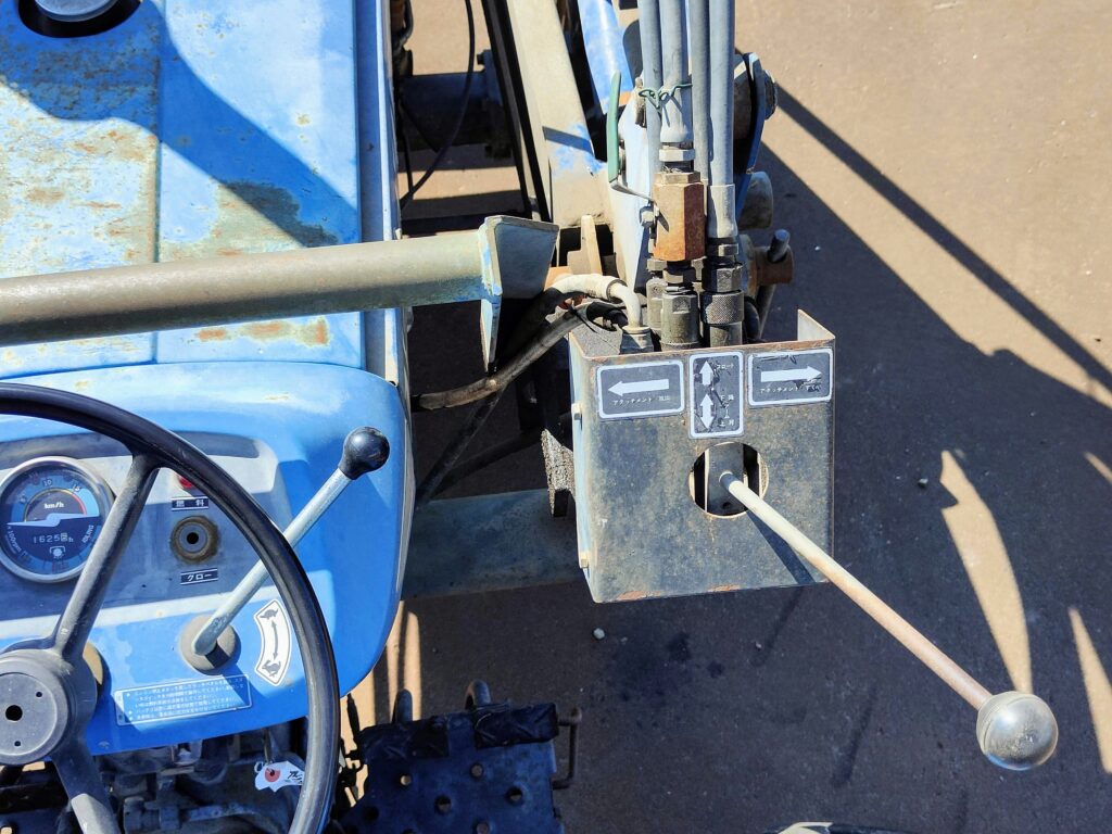 Iseki TS3110 31ps 4WD Tractor w/ Front Loader, Fork and Rear Rotary